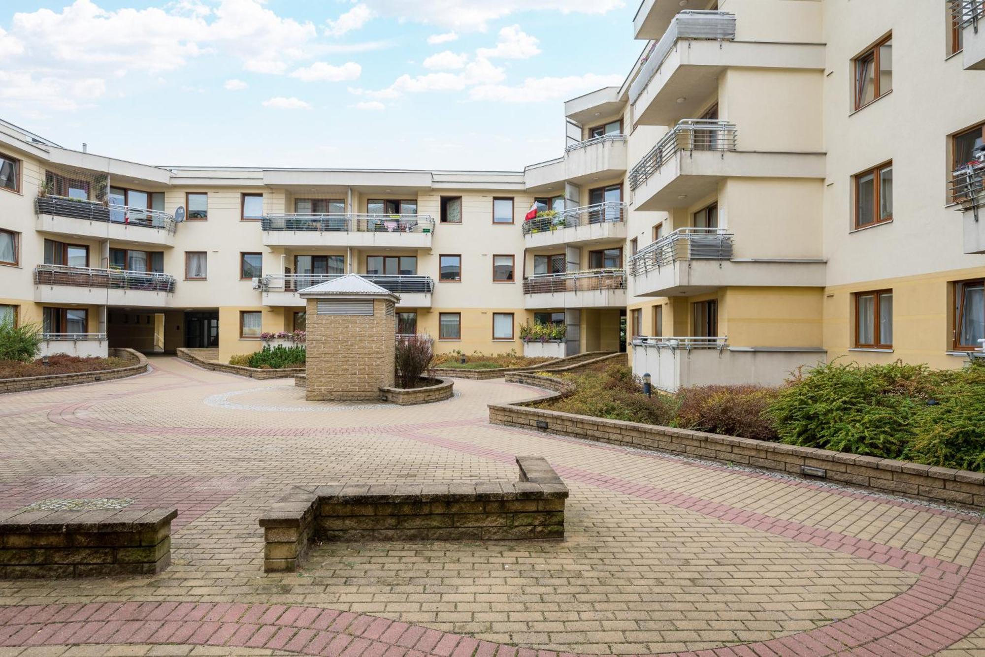 Metro Ksiecia Janusza Cosy Apartment Warsaw Exterior photo
